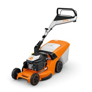 STIHL RM 448 T benzinska kosačica na beloj pozadini