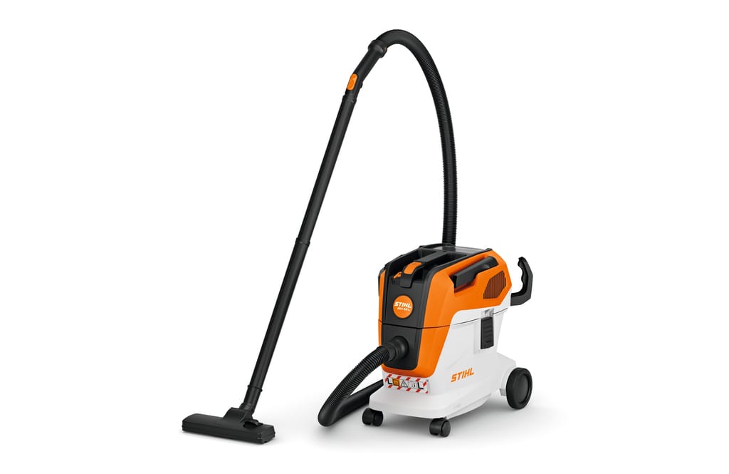 STIHL baterijski usisivač SEA 60 na beloj pozadini